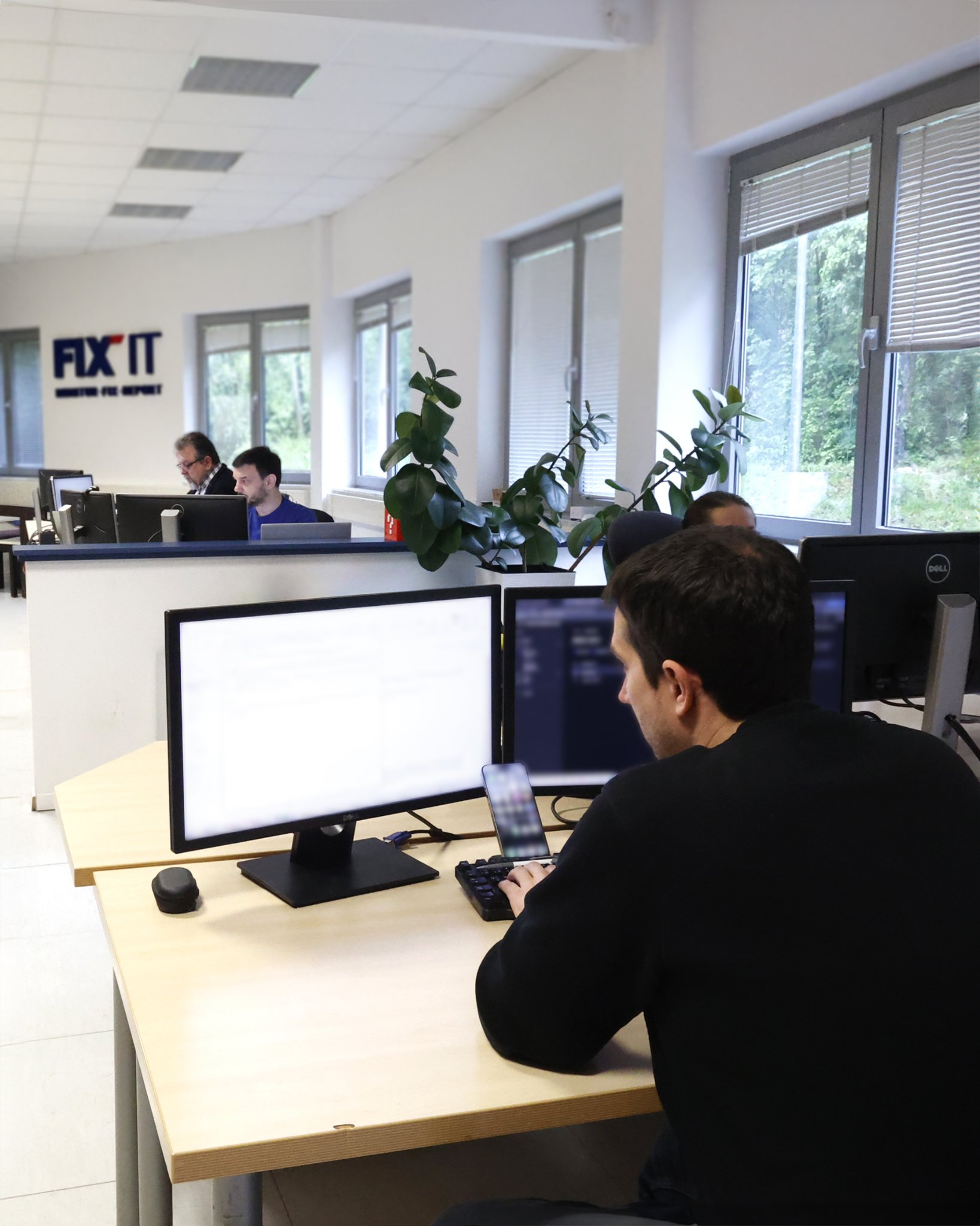 Dio našeg FixIT tima u radu, pružanje podrške za besprijekoran rad IT sustava klijenata.